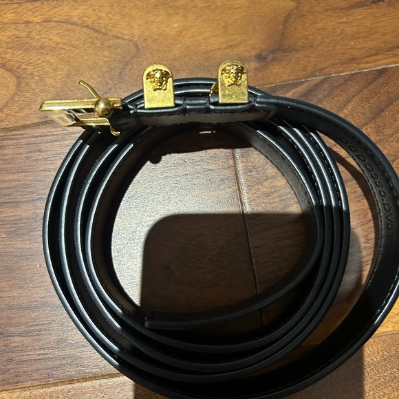 Versace 🖤 - Picture 3 of 3